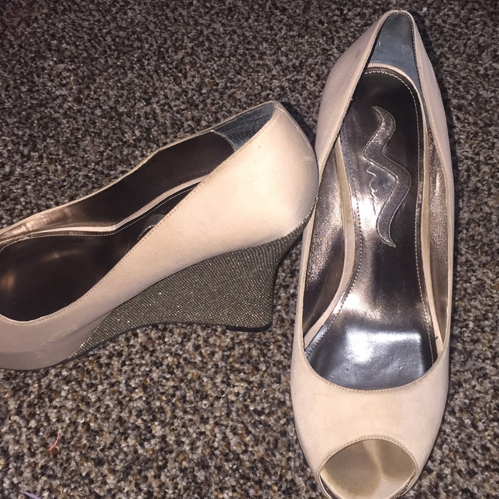 Wedge heels with a sparkly wedge
